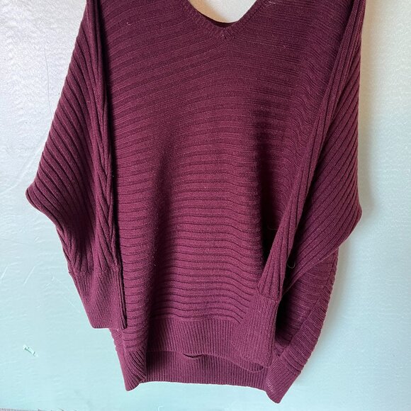 Soho New York & Company Jeans, Maroon sweater (size L) - Picture 1 of 2